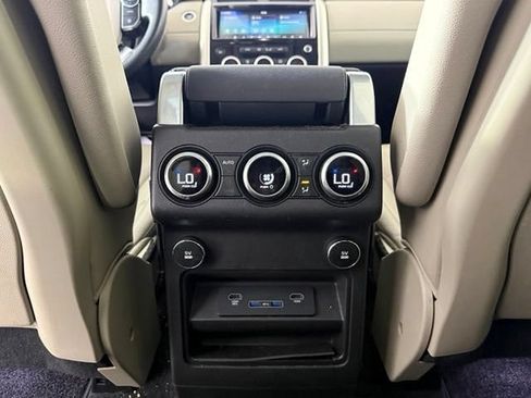 Used 2018 Land Rover Discovery HSE AWD/4WD image 24