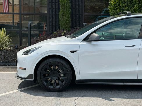 Used 2023 Tesla Model Y Long Range AWD/4WD image 10