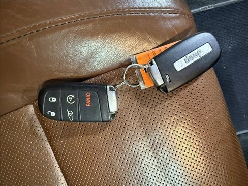 Used 2015 Jeep Grand Cherokee Summit image 30