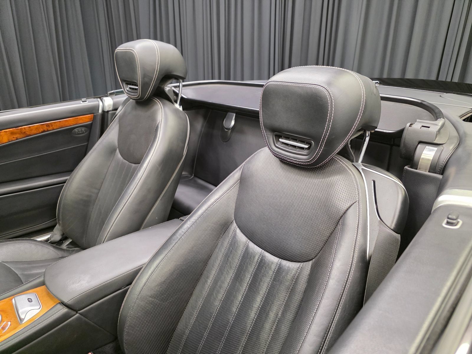 Used 2011 Mercedes-Benz SL 550 image 22