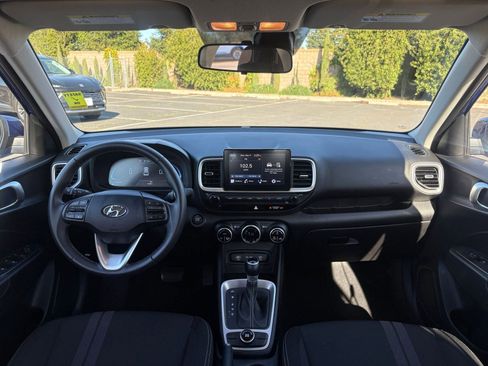 Used 2025 Hyundai Venue SEL image 33