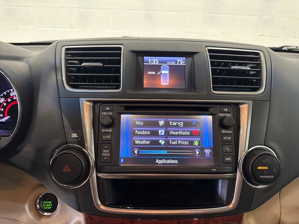 Used 2013 Toyota Highlander Limited AWD/4WD image 39