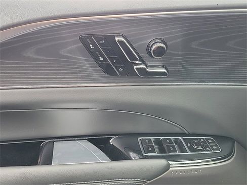 Used 2025 Cadillac Lyriq Luxury image 18