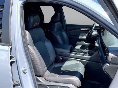 Used 2024 Honda Pilot TrailSport image 8