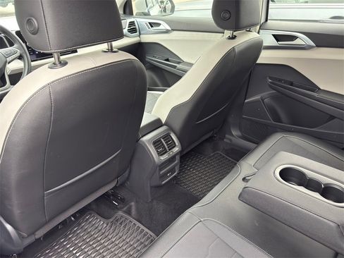 New 2025 Volkswagen Taos SE image 22