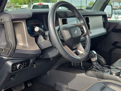 Used 2025 Ford Bronco Outer Banks w/ Sasquatch Package AWD/4WD image 9