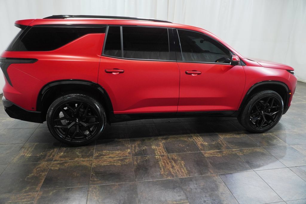 Used 2025 Chevrolet Traverse High Country AWD/4WD image 4