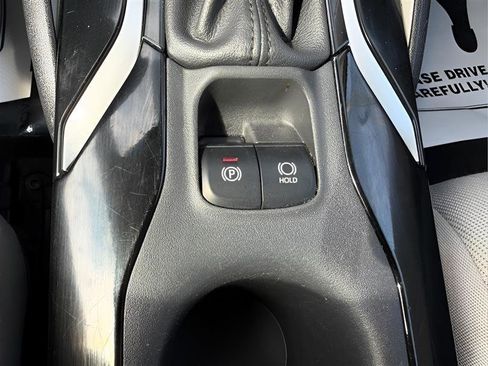 Used 2022 Toyota Corolla LE FWD image 39