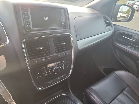 Used 2018 Dodge Grand Caravan GT image 20