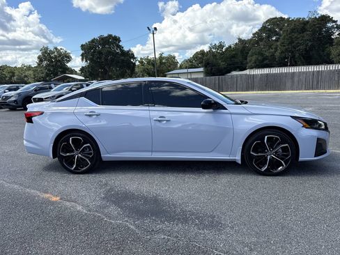 Used 2025 Nissan Altima 2.5 SR w/ SR Premium Package FWD image 6