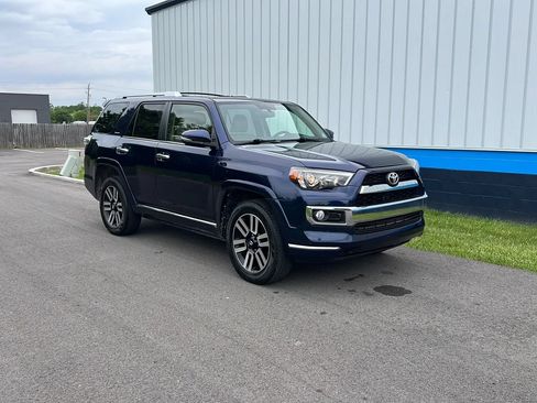 Used 2017 Toyota 4Runner Limited AWD/4WD image 3