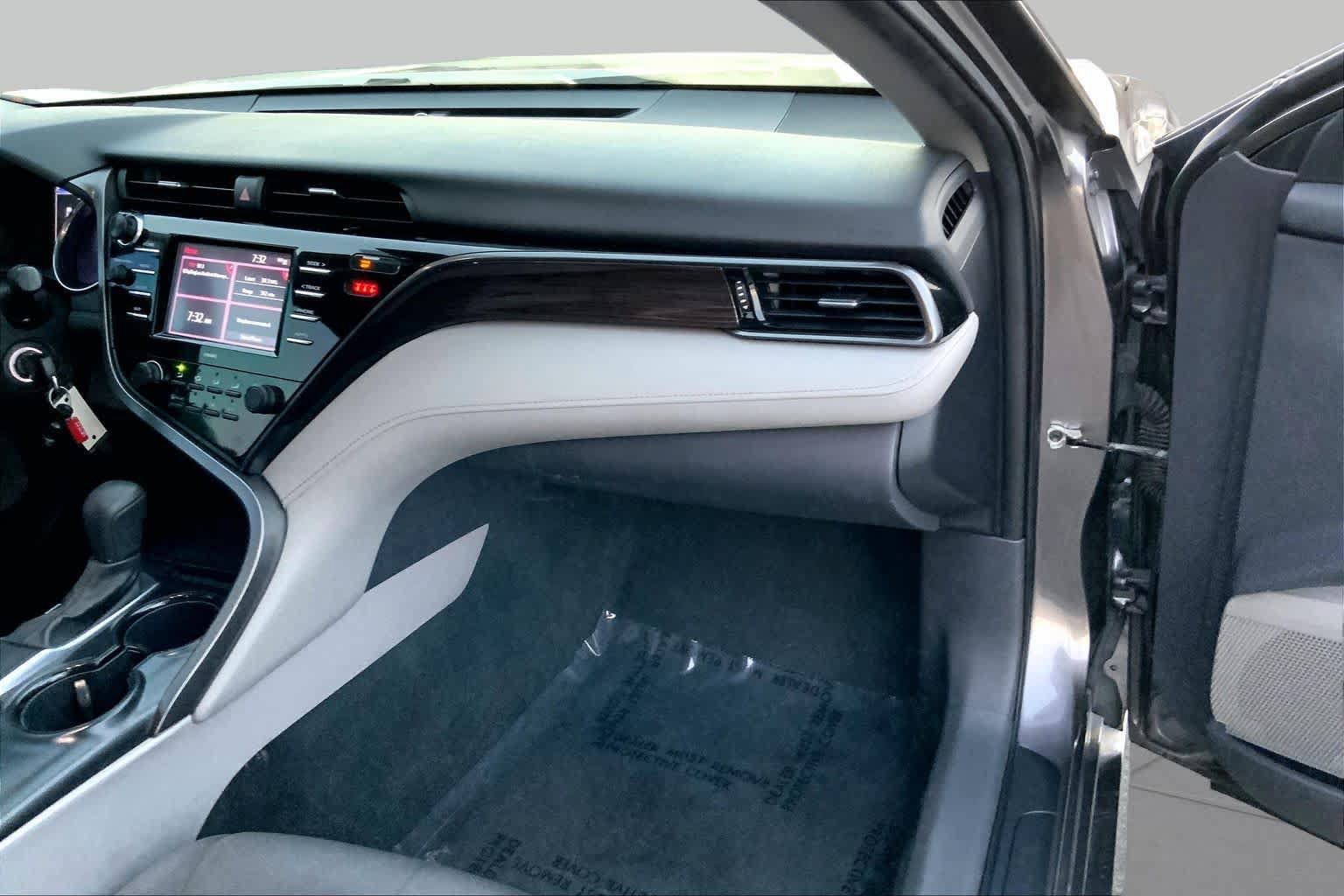 Used 2020 Toyota Camry LE FWD image 16