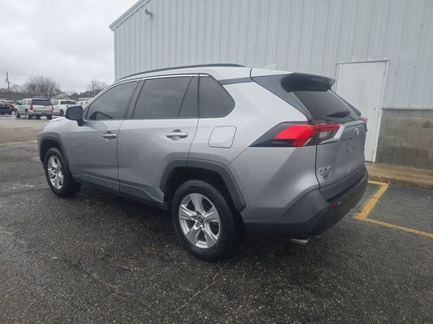 Used 2021 Toyota RAV4 XLE w/ Convenience Package FWD image 6