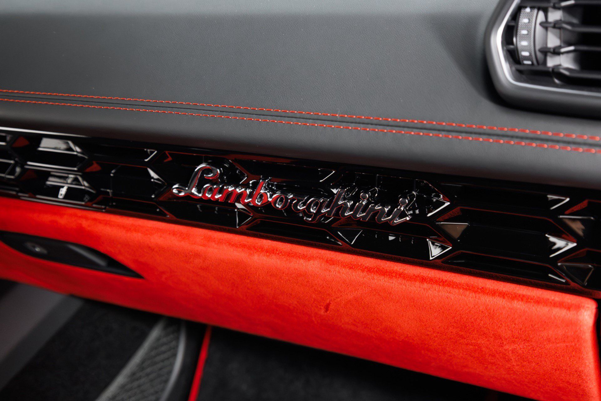 Used 2023 Lamborghini Huracan EVO RWD image 40