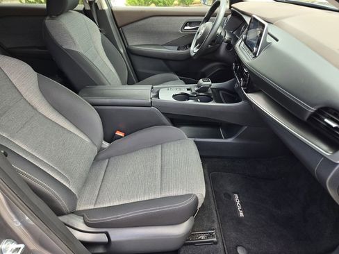Used 2022 Nissan Rogue SV FWD image 15