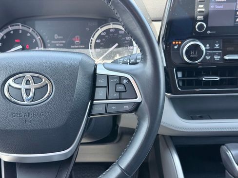 Used 2022 Toyota Highlander XLE image 7
