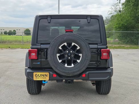 Used 2024 Jeep Wrangler Unlimited Rubicon 4xe AWD/4WD image 4