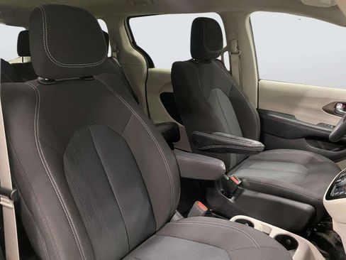Used 2022 Chrysler Voyager LX FWD image 37
