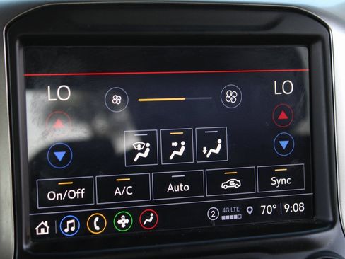 Used 2022 Chevrolet Silverado 2500 LT w/ Convenience Package image 26