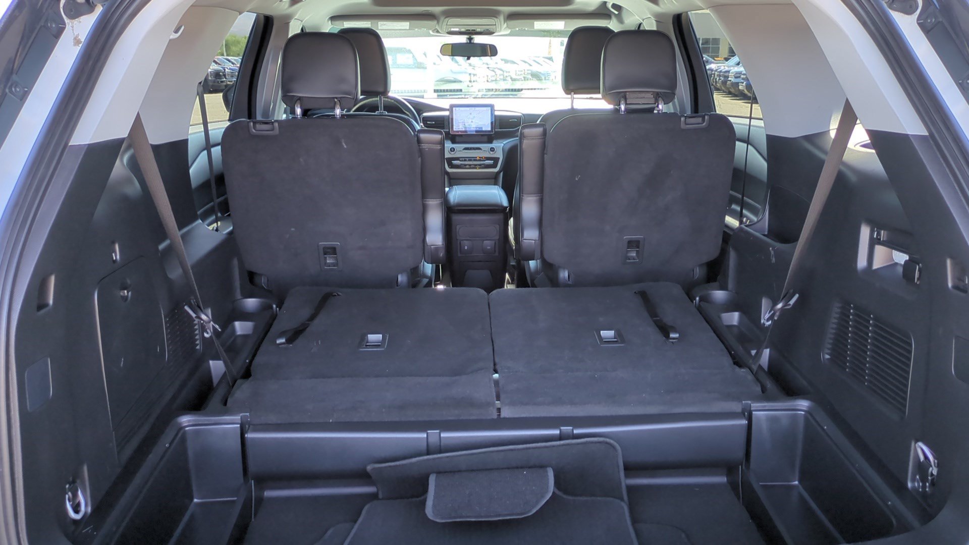 Used 2024 Ford Explorer XLT w/ Equipment Group 202A RWD image 30