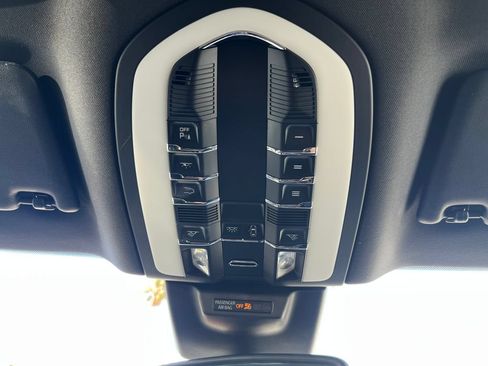 Used 2018 Porsche Macan AWD/4WD image 13