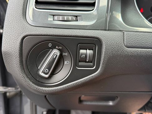 Used 2019 Volkswagen e-Golf SE w/ Driver Assistance Package image 25