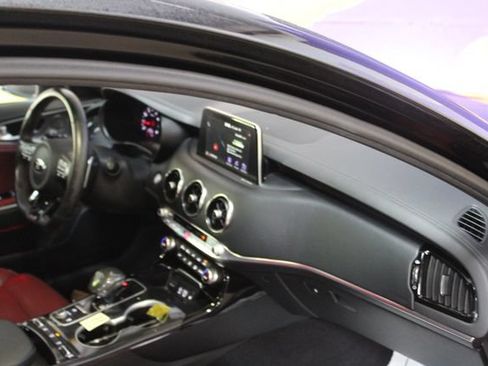 Used 2020 Kia Stinger GT2 image 12