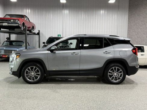 Certified 2023 GMC Terrain SLT w/ Infotainment Package II AWD/4WD image 2