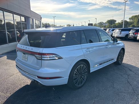 Certified 2025 Lincoln Aviator Black Label AWD/4WD image 7