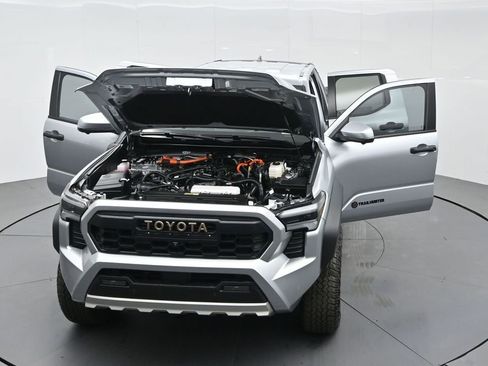 Used 2024 Toyota Tacoma Trailhunter image 38