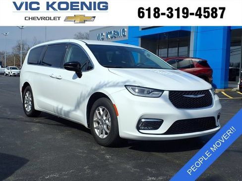 Used 2024 Chrysler Pacifica Touring-L FWD image 1