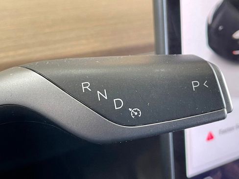 Used 2022 Tesla Model Y Long Range image 25