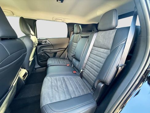 New 2026 Mitsubishi Outlander SE image 25