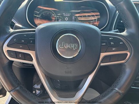 Used 2019 Jeep Cherokee Latitude Plus AWD/4WD image 24