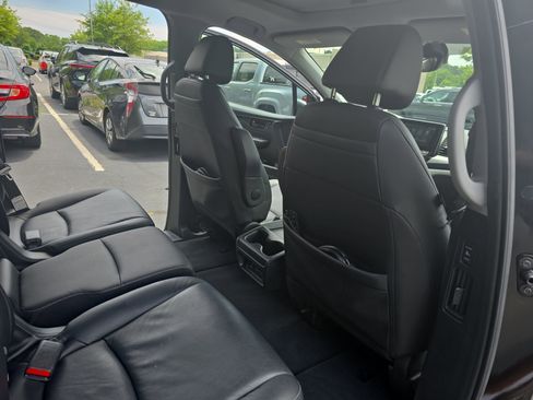 Used 2023 Honda Odyssey Touring image 11