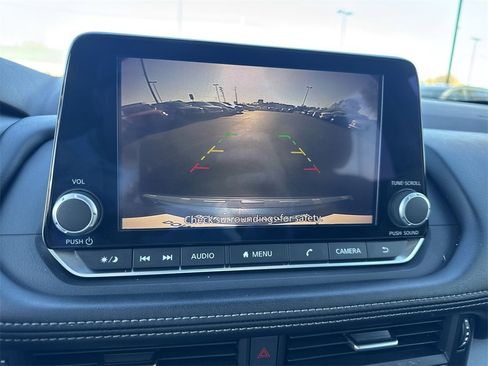 Used 2023 Nissan Rogue SV image 17