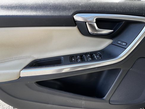 Used 2016 Volvo V60 T5 Premier w/ Convenience Package image 13
