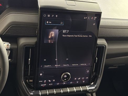 New 2026 GMC Yukon AT4 Ultimate AWD/4WD image 18