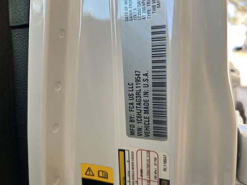 Used 2024 Jeep Gladiator Willys image 53