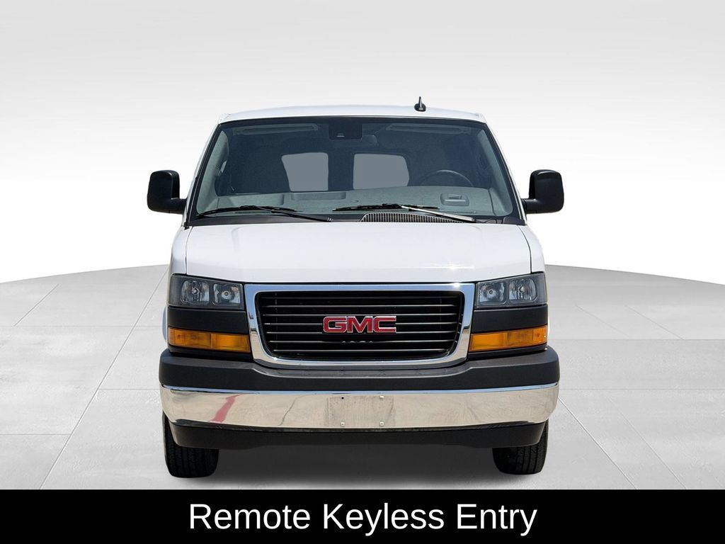 Used 2025 GMC Savana 3500 LT w/ LT Preferred Equipment Group RWD image 3