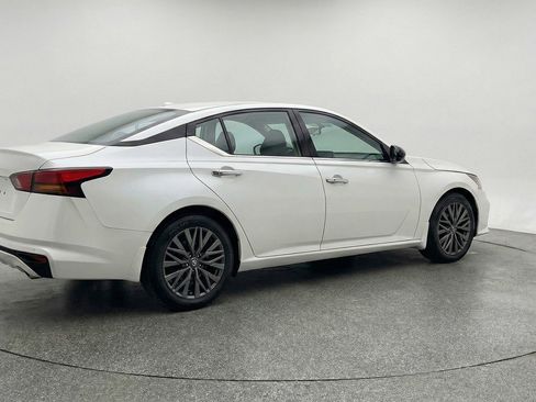 Used 2025 Nissan Altima 2.5 SV FWD image 9