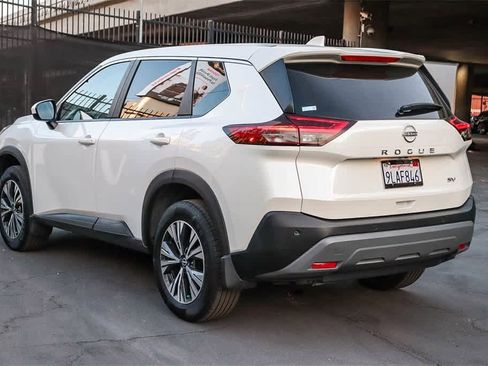 Used 2023 Nissan Rogue SV image 8