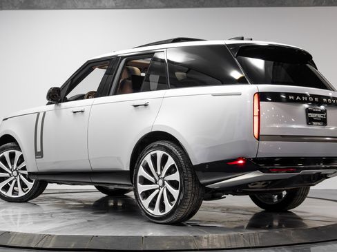 Used 2023 Land Rover Range Rover Autobiography image 52