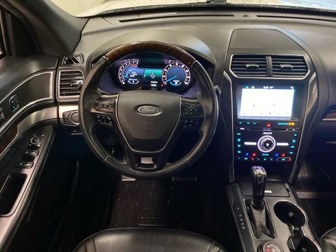 Used 2017 Ford Explorer Platinum image 14