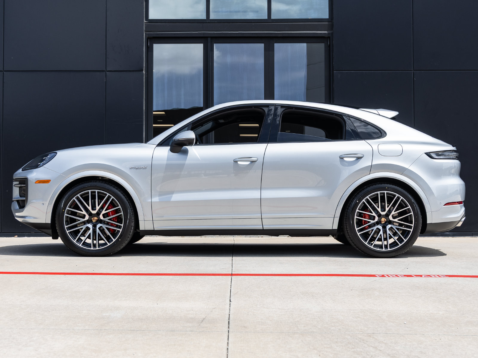 Certified 2026 Porsche Cayenne S AWD/4WD image 2