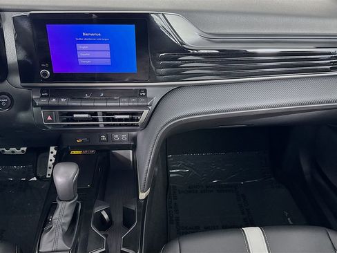 Used 2025 Toyota Camry SE image 30