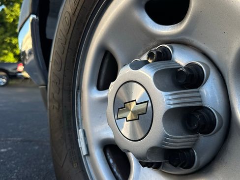 Used 2023 Chevrolet Express 2500 w/ Driver Convenience Package image 15