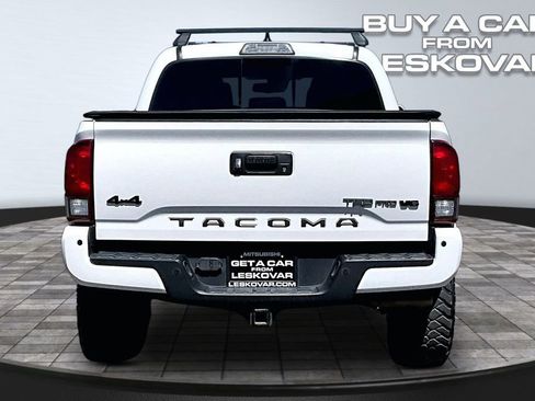 Used 2019 Toyota Tacoma TRD Off-Road w/ TRD Premium Off Road Package AWD/4WD image 4