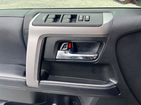Used 2019 Toyota 4Runner SR5 AWD/4WD image 20