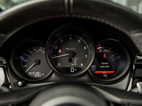 Certified 2023 Porsche Macan Turbo image 33